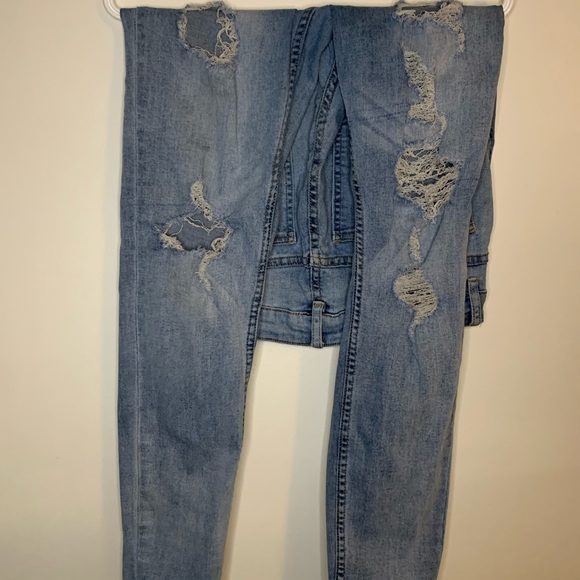 Cali Style Ripped Jeans - Picture 2 of 2